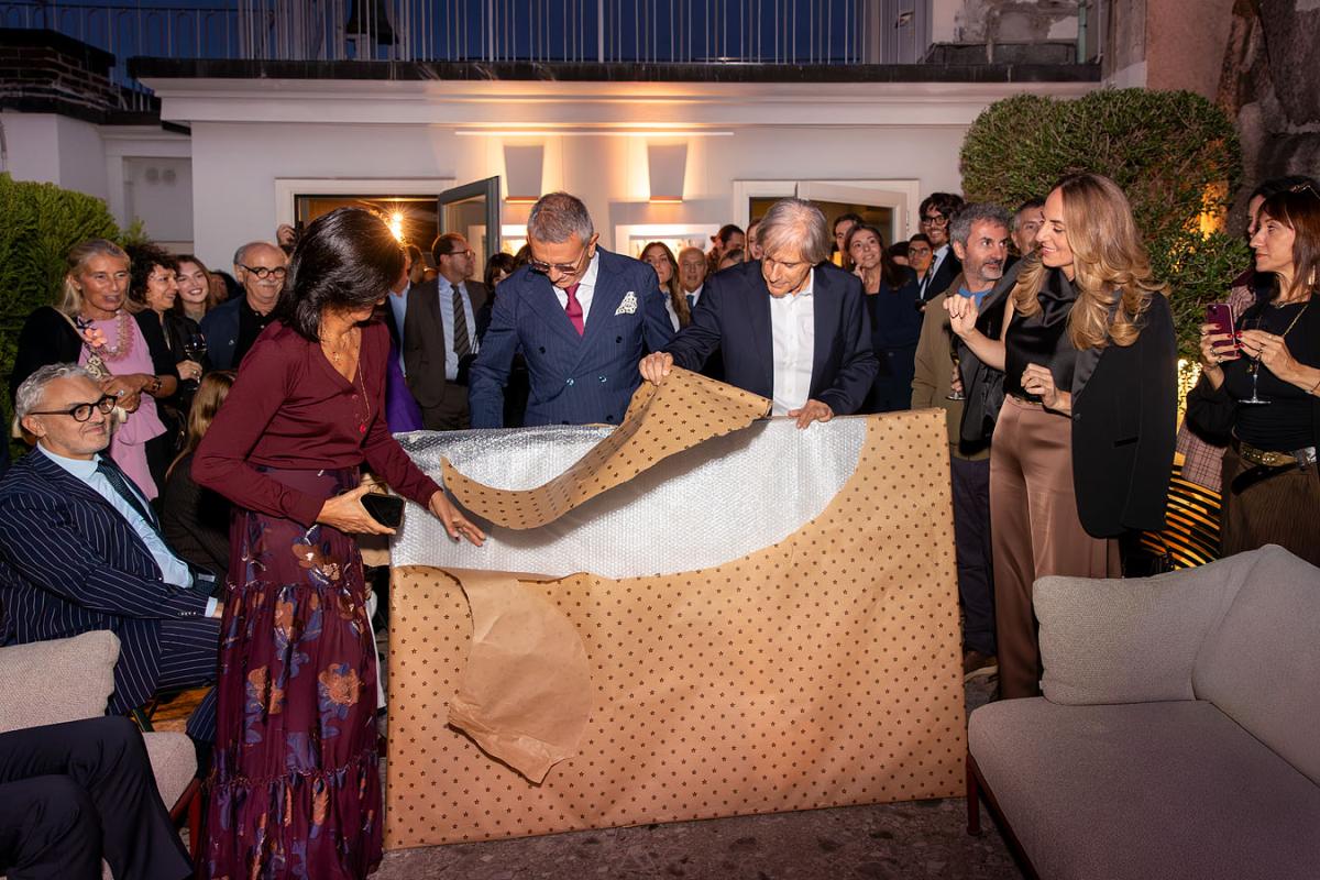 L&rsquo;apertura del regalo per Arrigo Bandera